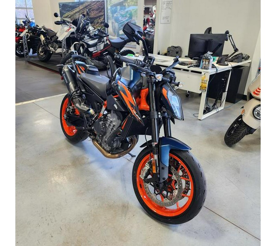 2022 KTM 890 Duke R