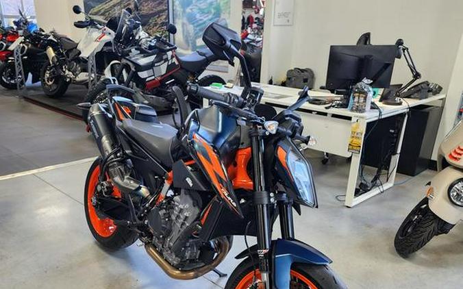 2022 KTM 890 Duke R