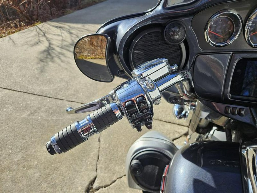 2019 Harley-Davidson® FLHXSE - CVO™ Street Glide®