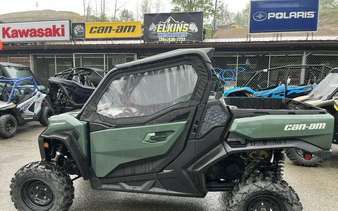 2024 Can-Am Signature Series Commander with a Cab