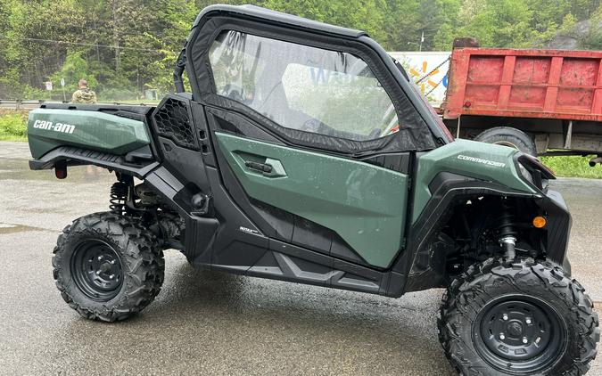 2024 Can-Am Signature Series Commander with a Cab