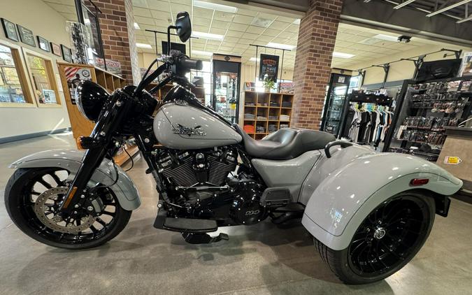 2024 Harley-Davidson® Freewheeler® Billiard Gray