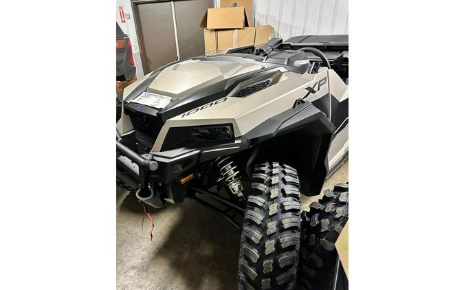 2024 Polaris Industries GENERAL XP4 1000 ULTIMATE - M SILVER QUARTZ Ultimate