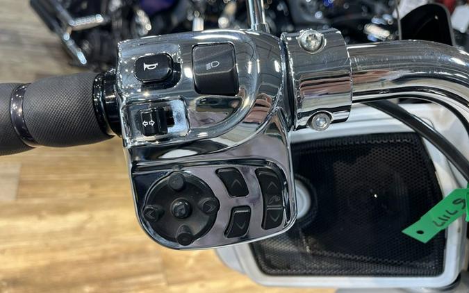 2017 Indian Chieftain White Smoke