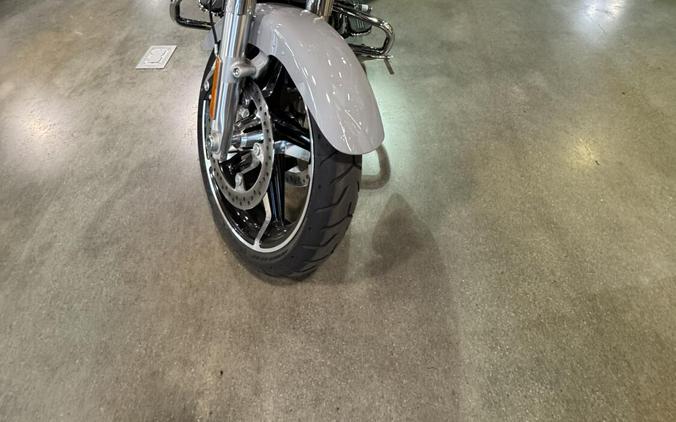 2024 Harley-Davidson® Street Glide® Billiard Gray