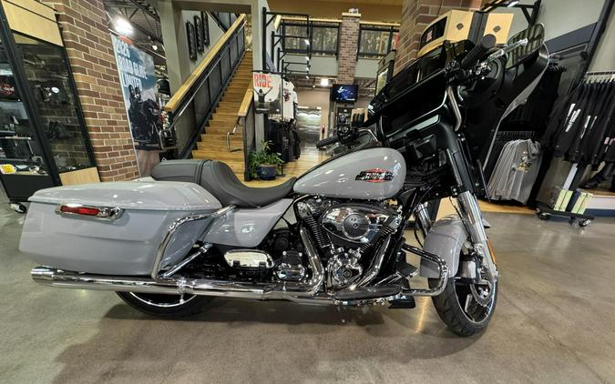 2024 Harley-Davidson® Street Glide® Billiard Gray
