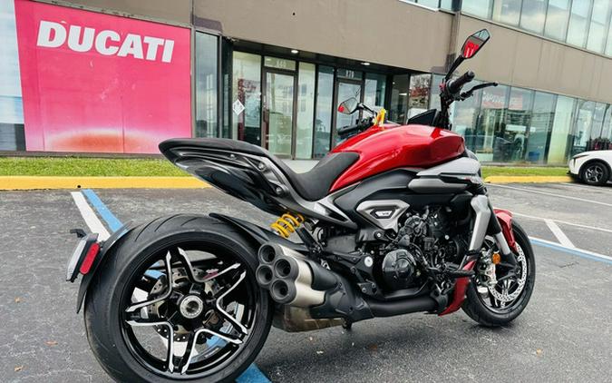 2026 Ducati XDiavel V4 Burning Red