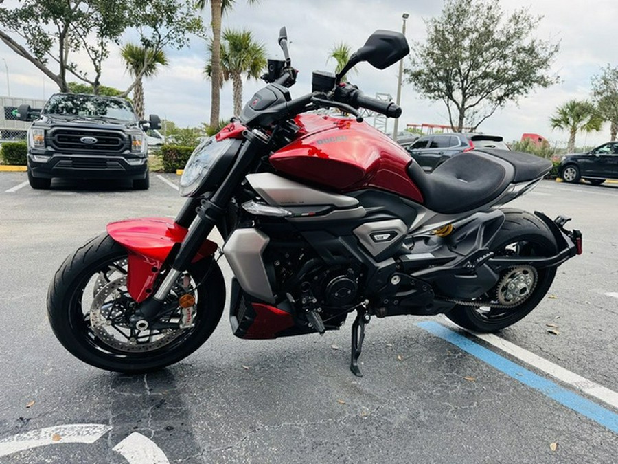 2026 Ducati XDiavel V4 Burning Red