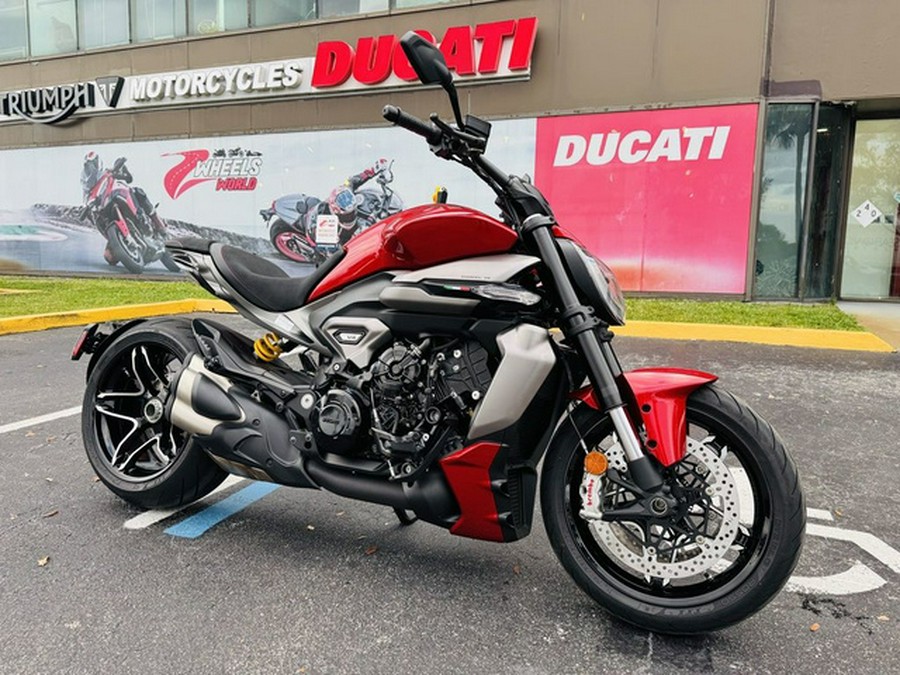 2026 Ducati XDiavel V4 Burning Red