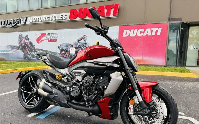 2026 Ducati XDiavel V4 Burning Red