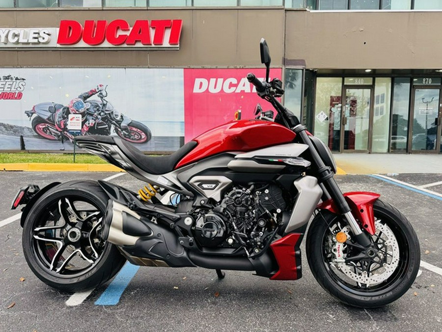 2026 Ducati XDiavel V4 Burning Red