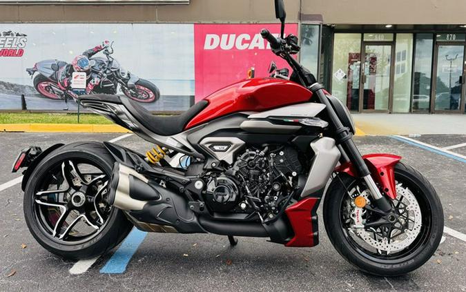2026 Ducati XDiavel V4 Burning Red