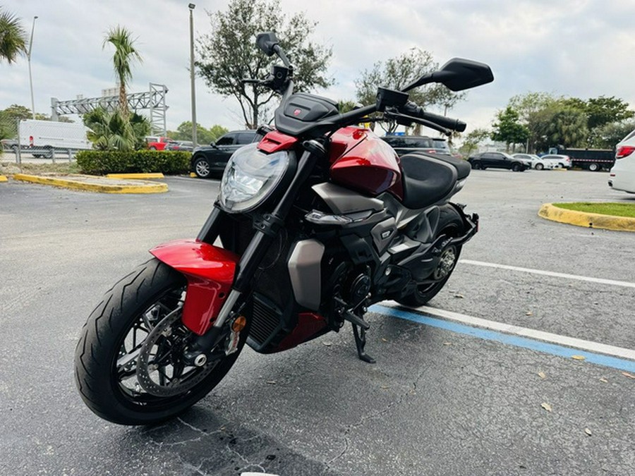 2026 Ducati XDiavel V4 Burning Red