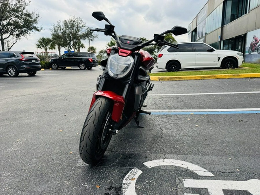 2026 Ducati XDiavel V4 Burning Red