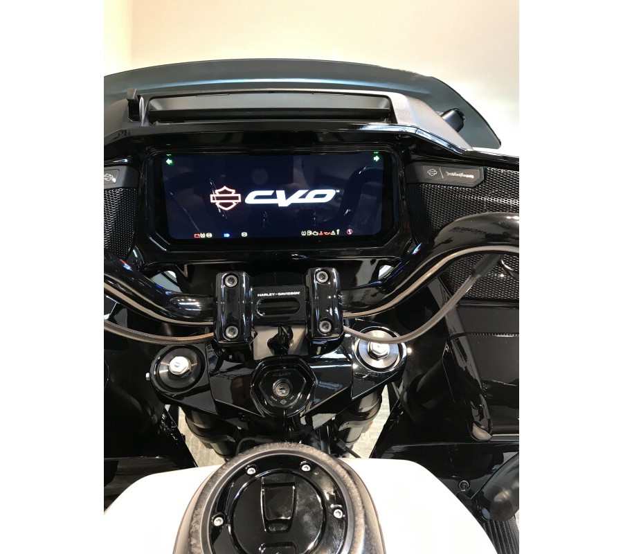 2024 Harley-Davidson CVO™ Road Glide® ST Golden White Pearl FLTRXSTSE