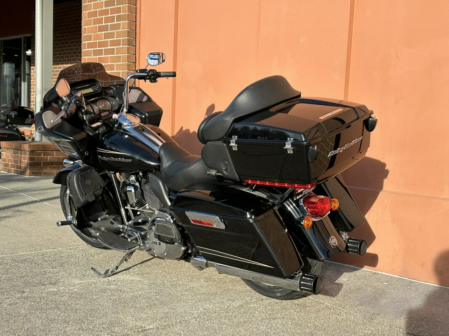 Harley-Davidson® Road Glide® Ultra Vivid Black