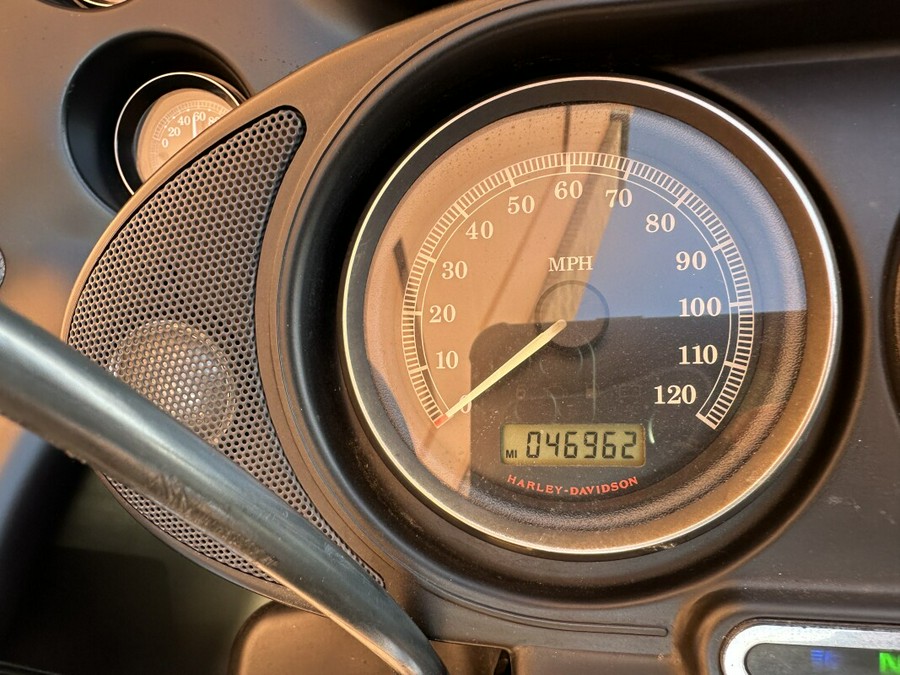 Harley-Davidson® Road Glide® Ultra Vivid Black