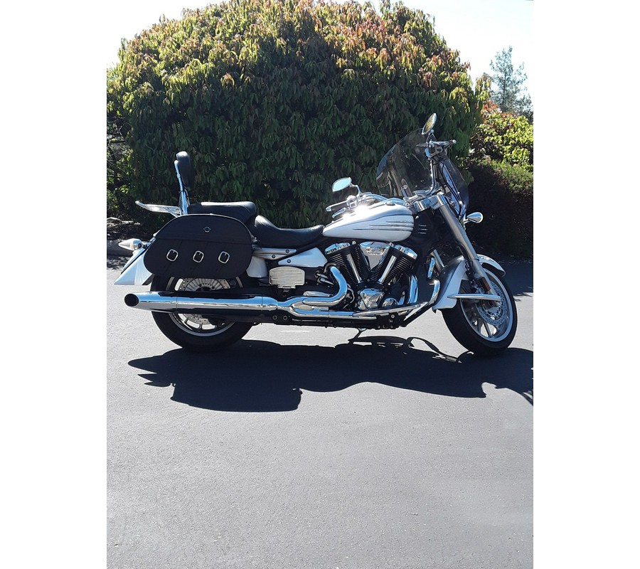 2009 Yamaha Stratoliner Base