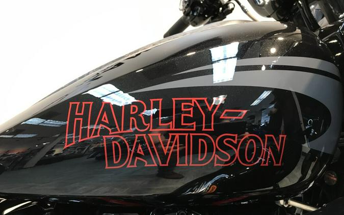 2024 Harley-Davidson CVO™ Road Glide® ST Raven Metallic FLTRXSTSE