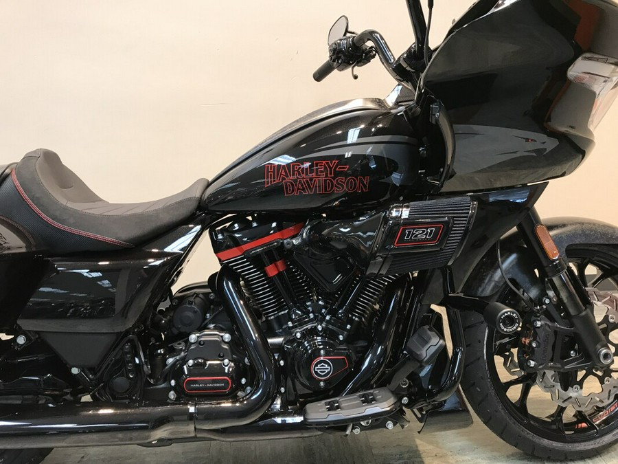 2024 Harley-Davidson CVO™ Road Glide® ST Raven Metallic FLTRXSTSE