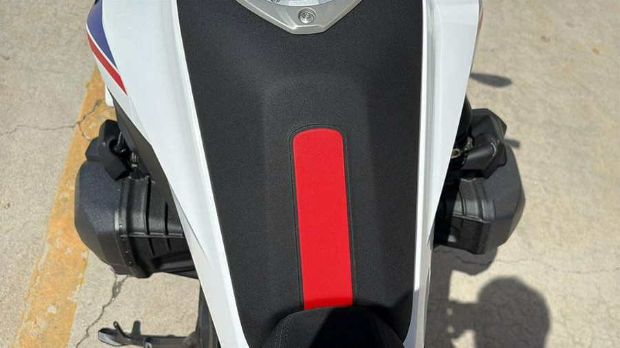 2026 BMW R1300RS Inventory