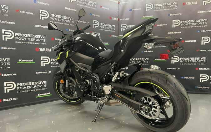 2024 Kawasaki Z900 ABS Metallic Spark Black/Metallic Matte Dark Gray