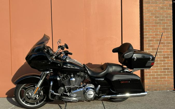 Harley-Davidson® Road Glide® Custom Vivid Black