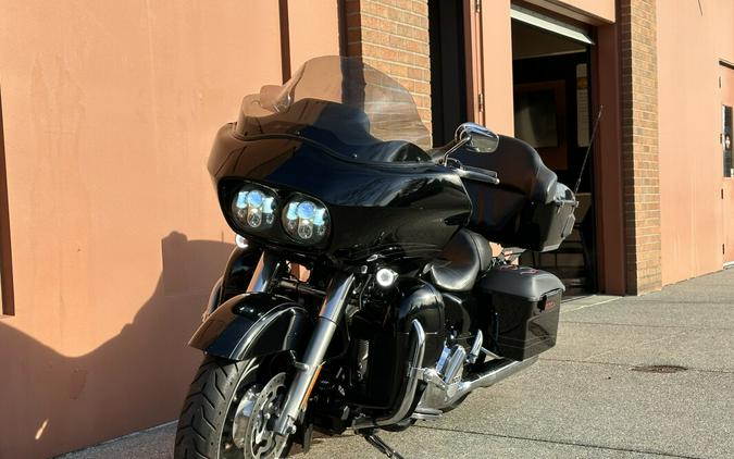 Harley-Davidson® Road Glide® Custom Vivid Black
