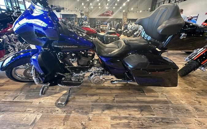 2017 Harley-Davidson® FLHXSE CVO™ Street Glide®