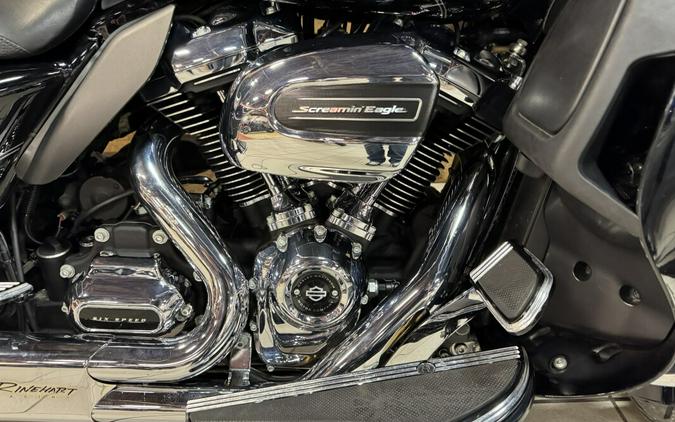 2017 Harley-Davidson® Road Glide® Ultra Vivid Black FLTRU