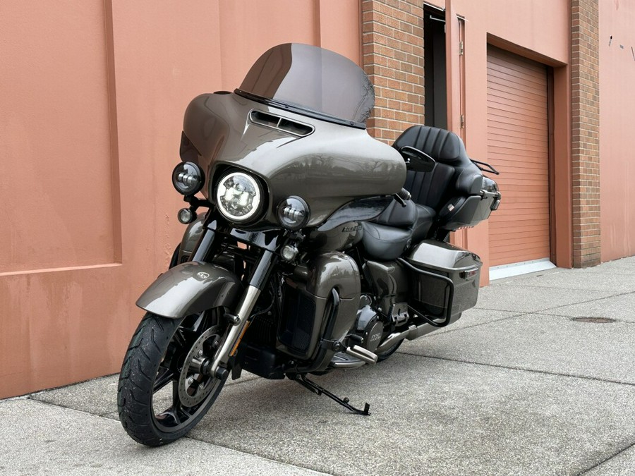 Harley-Davidson® CVO™ Limited Bronze Armor