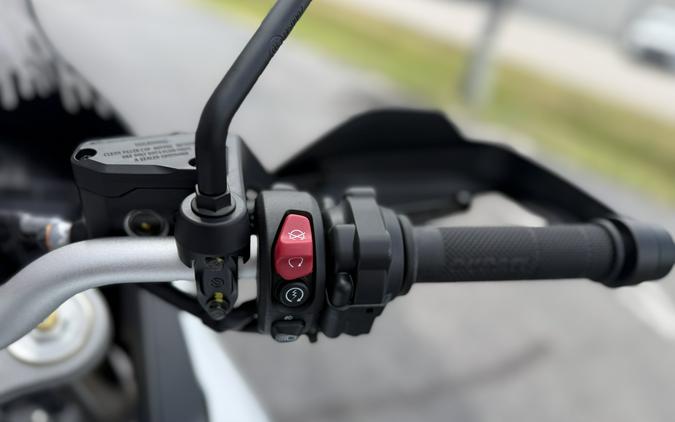2027 Ducati DesertX V2 Matte Star White Silk - 001984