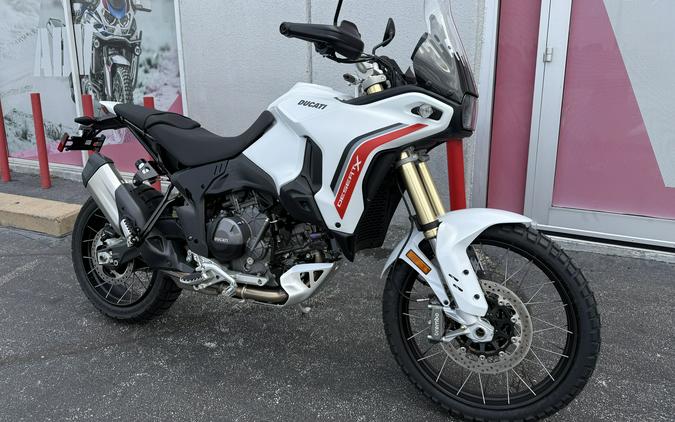 2027 Ducati DesertX V2 Matte Star White Silk - 001984