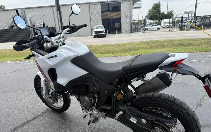 2027 Ducati DesertX V2 Matte Star White Silk - 001984