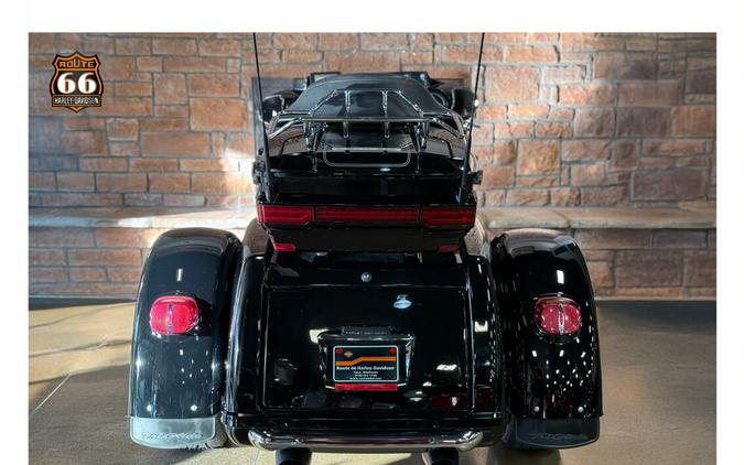 2011 Harley-Davidson® Tri Glide™ Ultra Classic® BLACK W/PINSTRIPE