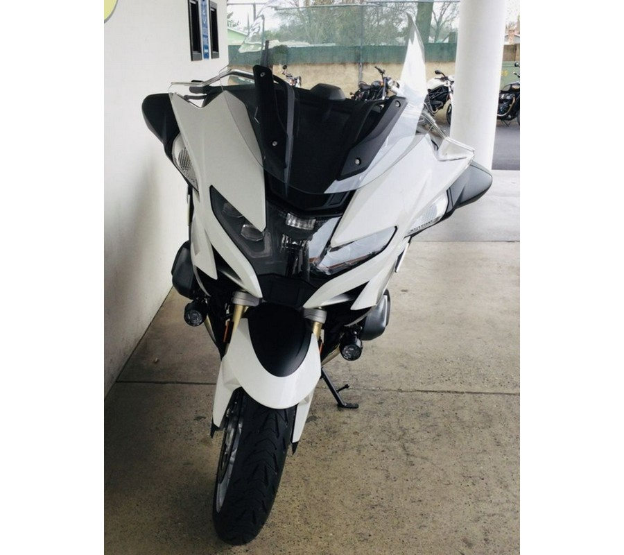 2024 BMW R 1250 RT Alpine White 3