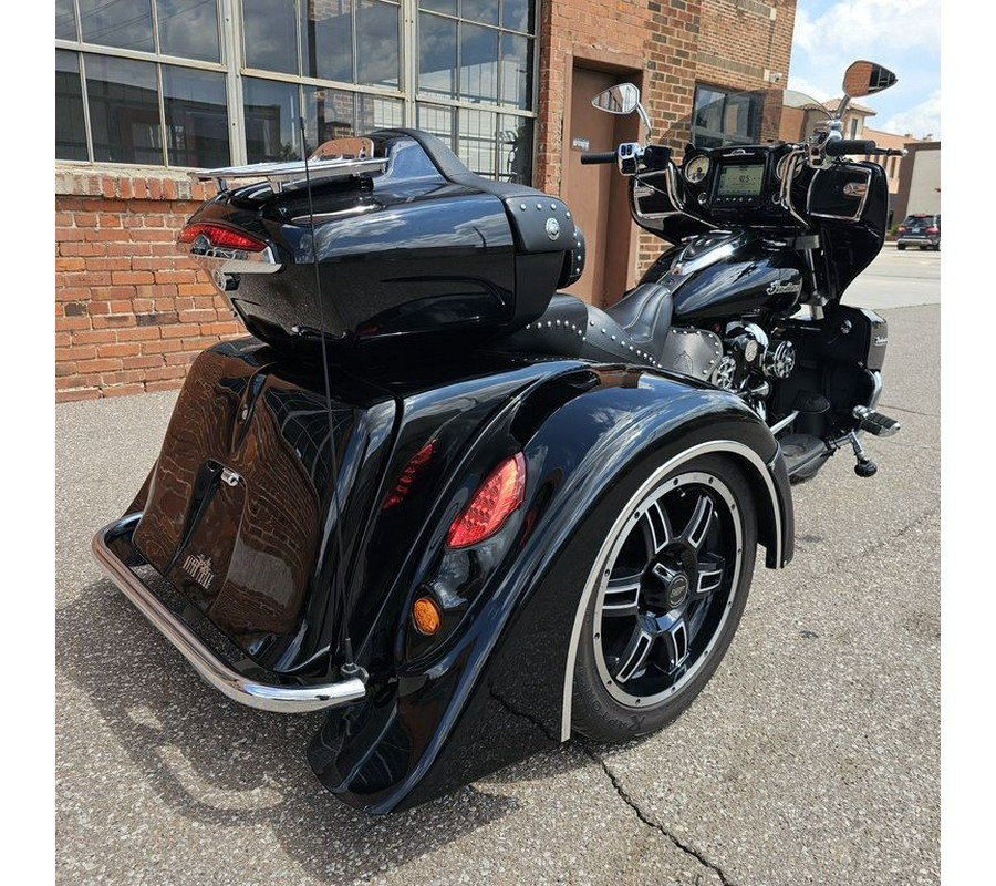 2020 Indian Motorcycle® Roadmaster® Thunder Black Pearl