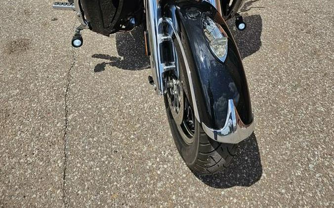 2020 Indian Motorcycle® Roadmaster® Thunder Black Pearl