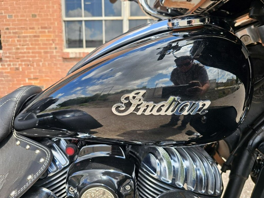 2020 Indian Motorcycle® Roadmaster® Thunder Black Pearl
