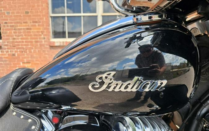 2020 Indian Motorcycle® Roadmaster® Thunder Black Pearl