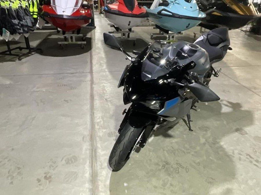 2025 Kawasaki Ninja ZX6R ABS Gray