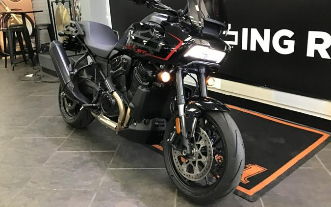 2025 Harley-Davidson® Pan America® 1250 ST Vivid Black