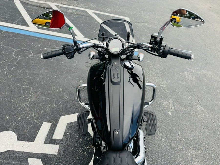 2025 Indian Scout Classic Limited +Tech Black Metallic