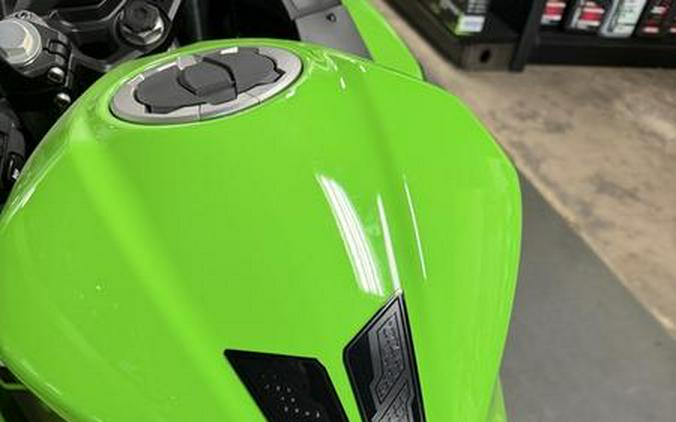 2026 Kawasaki Ninja® 500 KRT Edition SE ABS