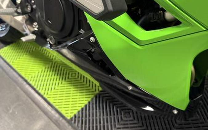 2026 Kawasaki Ninja® 500 KRT Edition SE ABS