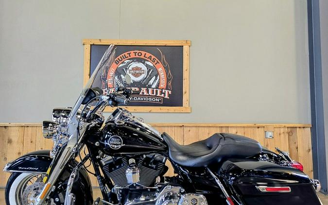 2010 Harley-Davidson® FLHRC - Road King® Classic