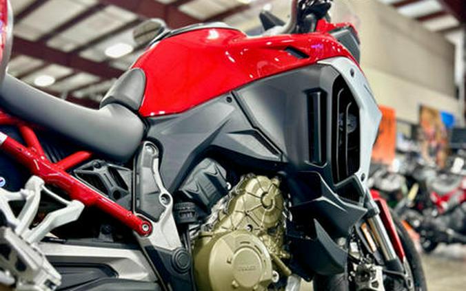 2022 Ducati Multistrada V4S Ducati Red / Alloy Wheels