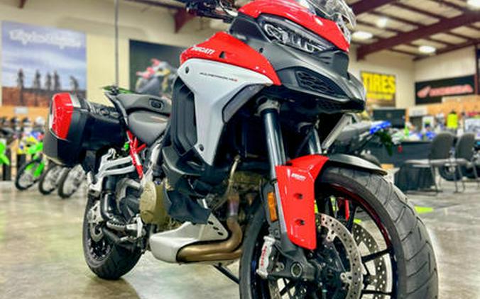 2022 Ducati Multistrada V4S Ducati Red / Alloy Wheels