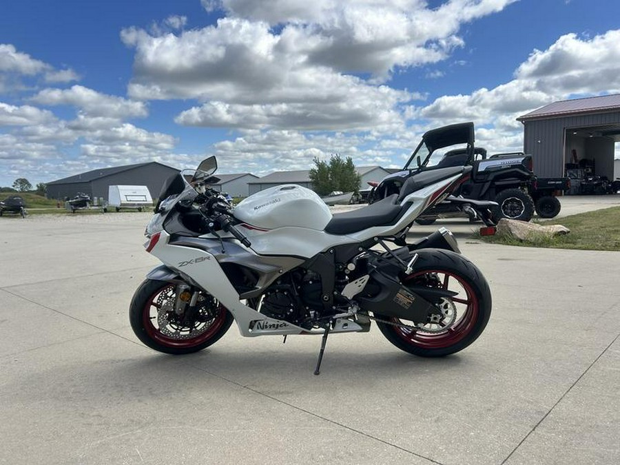 2025 Kawasaki Ninja ZX6R ABS White