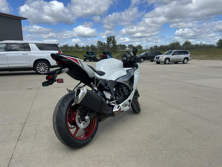 2025 Kawasaki Ninja ZX6R ABS White